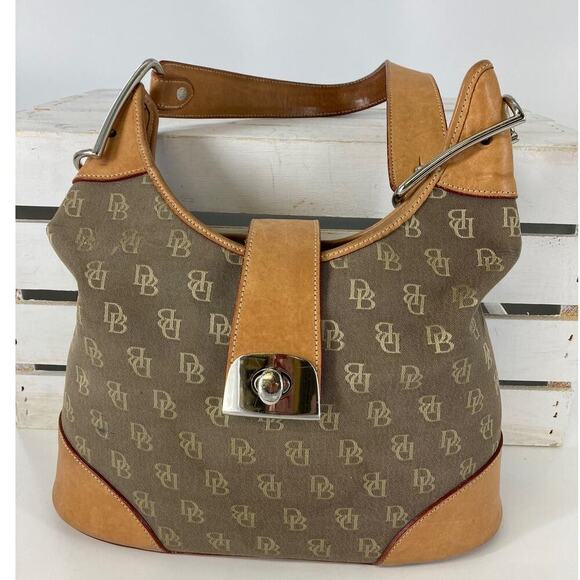 DOONEY & BOURKE LARGE SIGNATURE SHOULDER BAG WITH LATCH (ASIS) - Picture 3 of 16